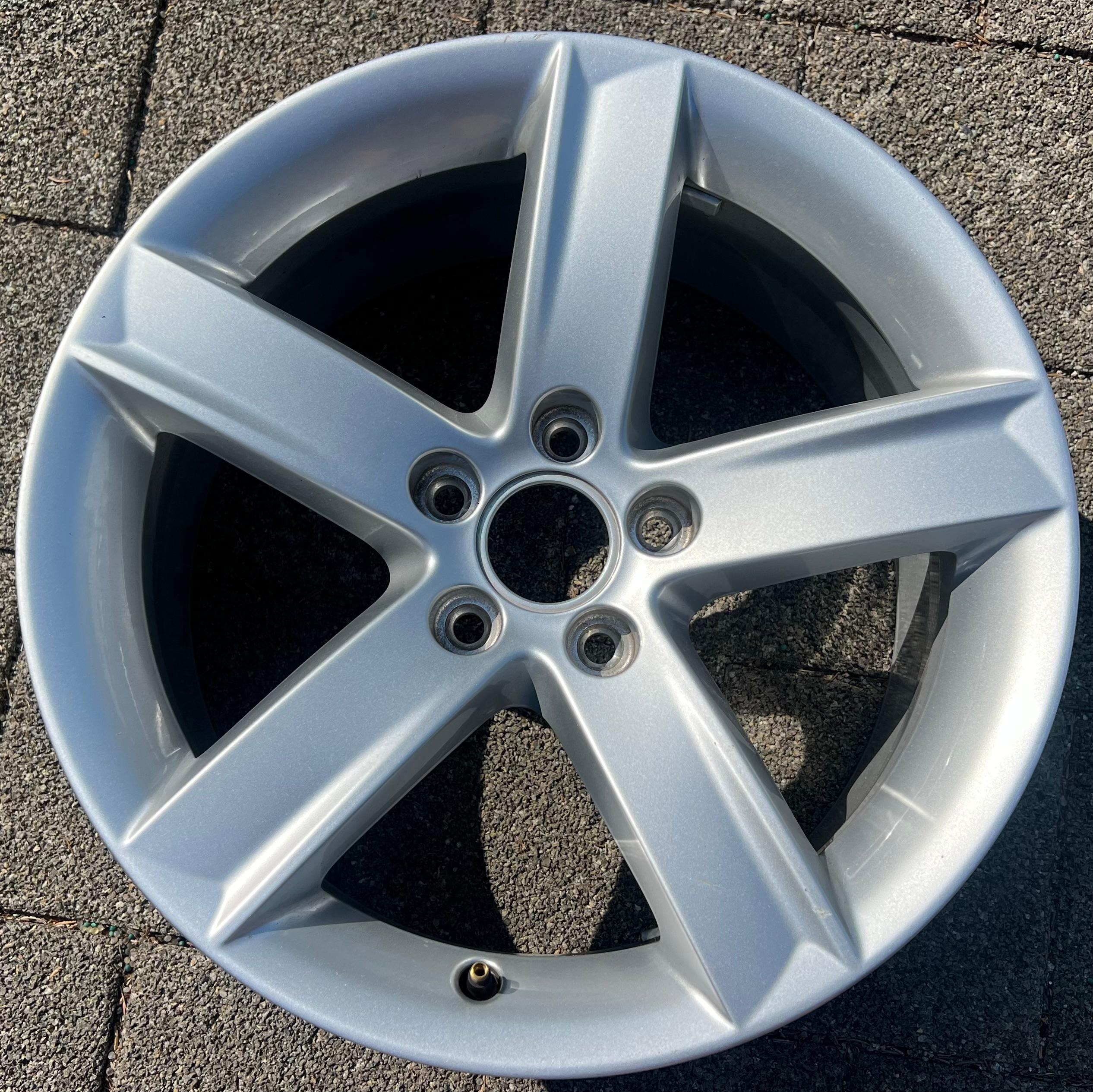 1 X  ORIGINAL 17" ALUFELGE FELGE AUDI A5 8T 8T0071497 7,5x17 ET28 FREIHAUS 1 X  ORIGINAL 17" ALUFELGE FELGE AUDI A5 8T 8T0071497 7,5x17 ET28 FREIHAUS