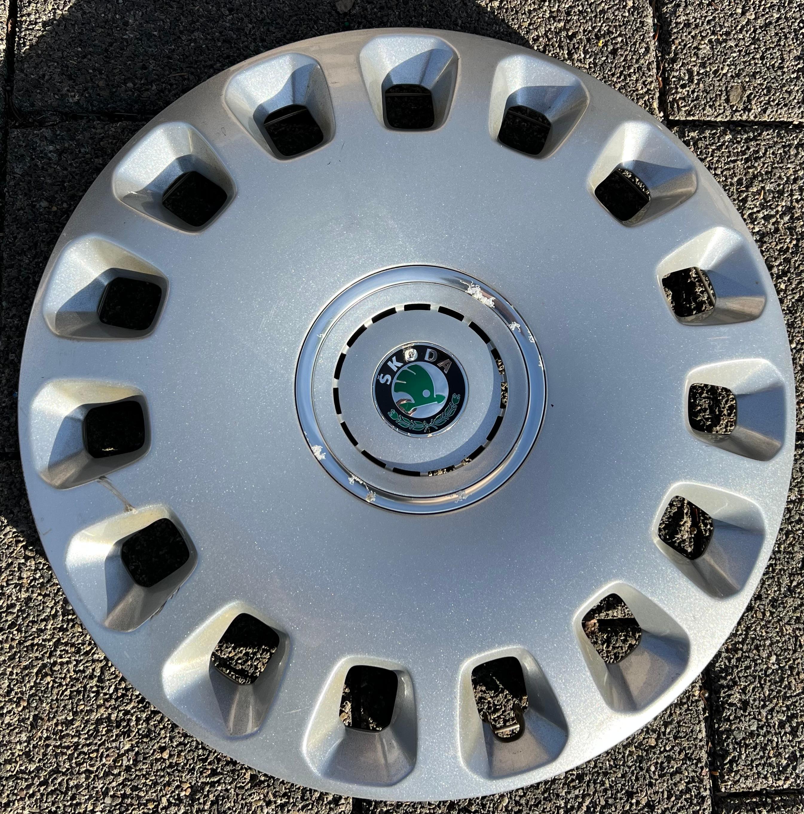 1 X ORIGINAL 16" RADKAPPE SKODA SUPERB 3U 3U0601147A 16 ZOLL FREIHAUS